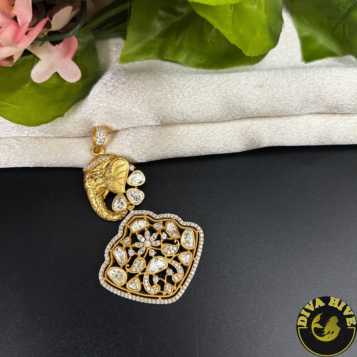 Aira Gaj Pendant Set