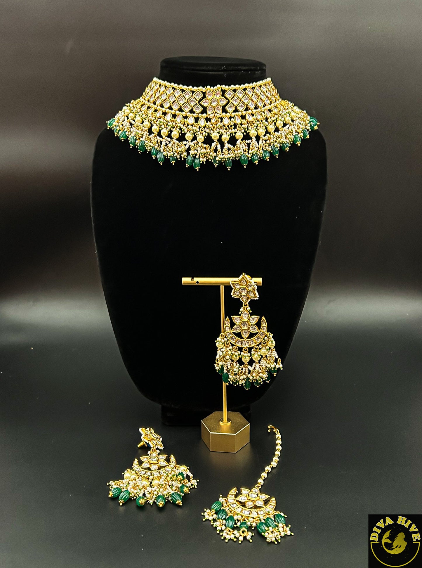 Statement Premium Kundan Choker - -Kundan - Divahive