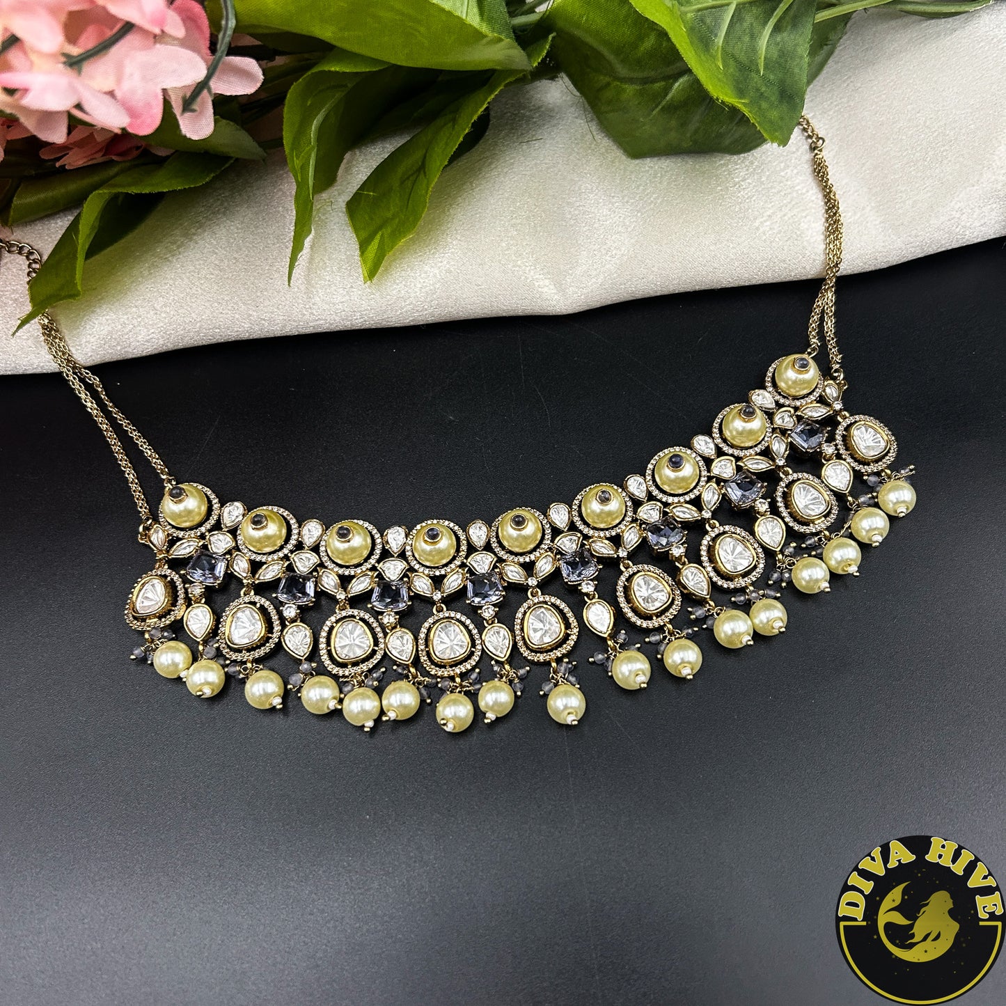 Zeenat Choker