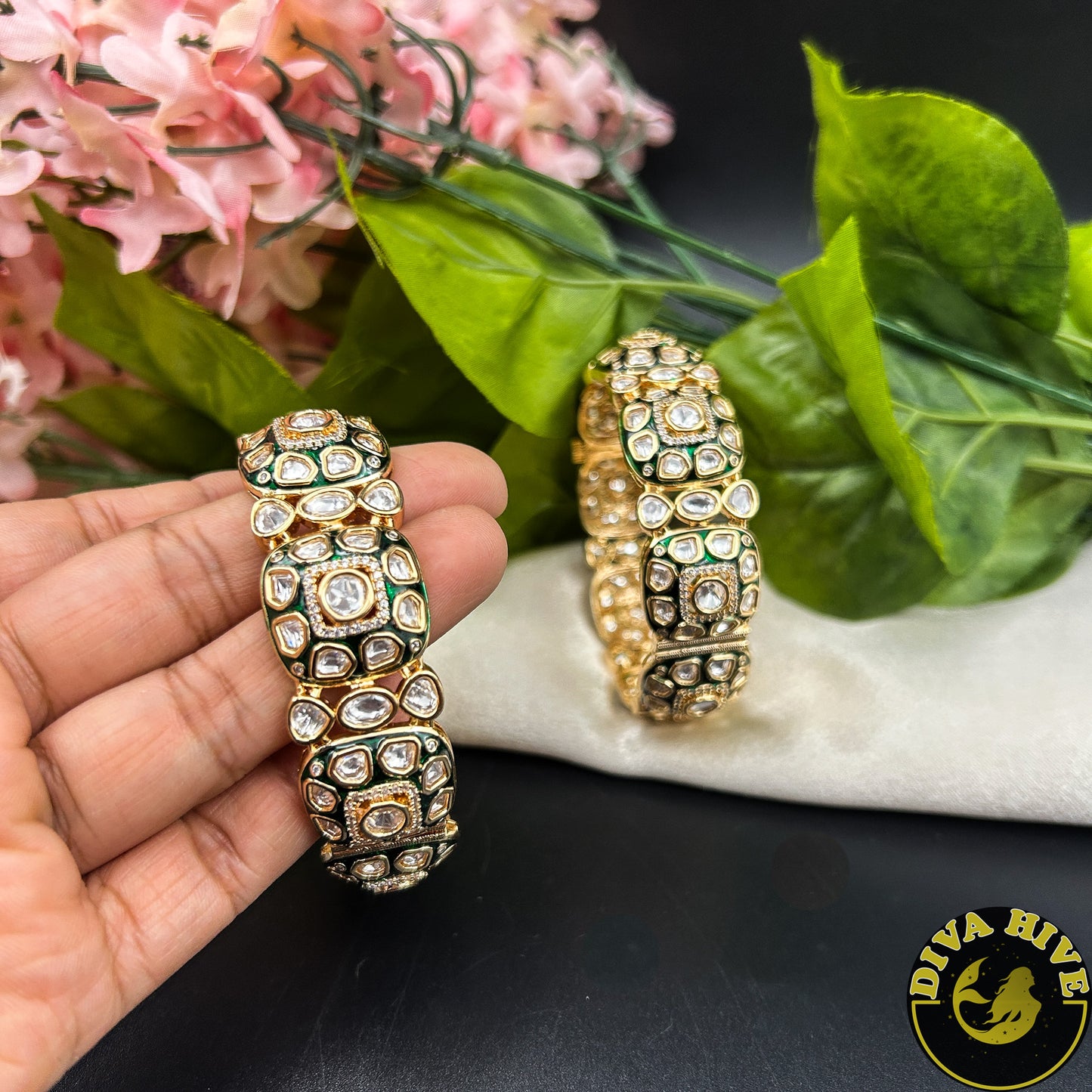 Saanya Premium Kundan Bangle