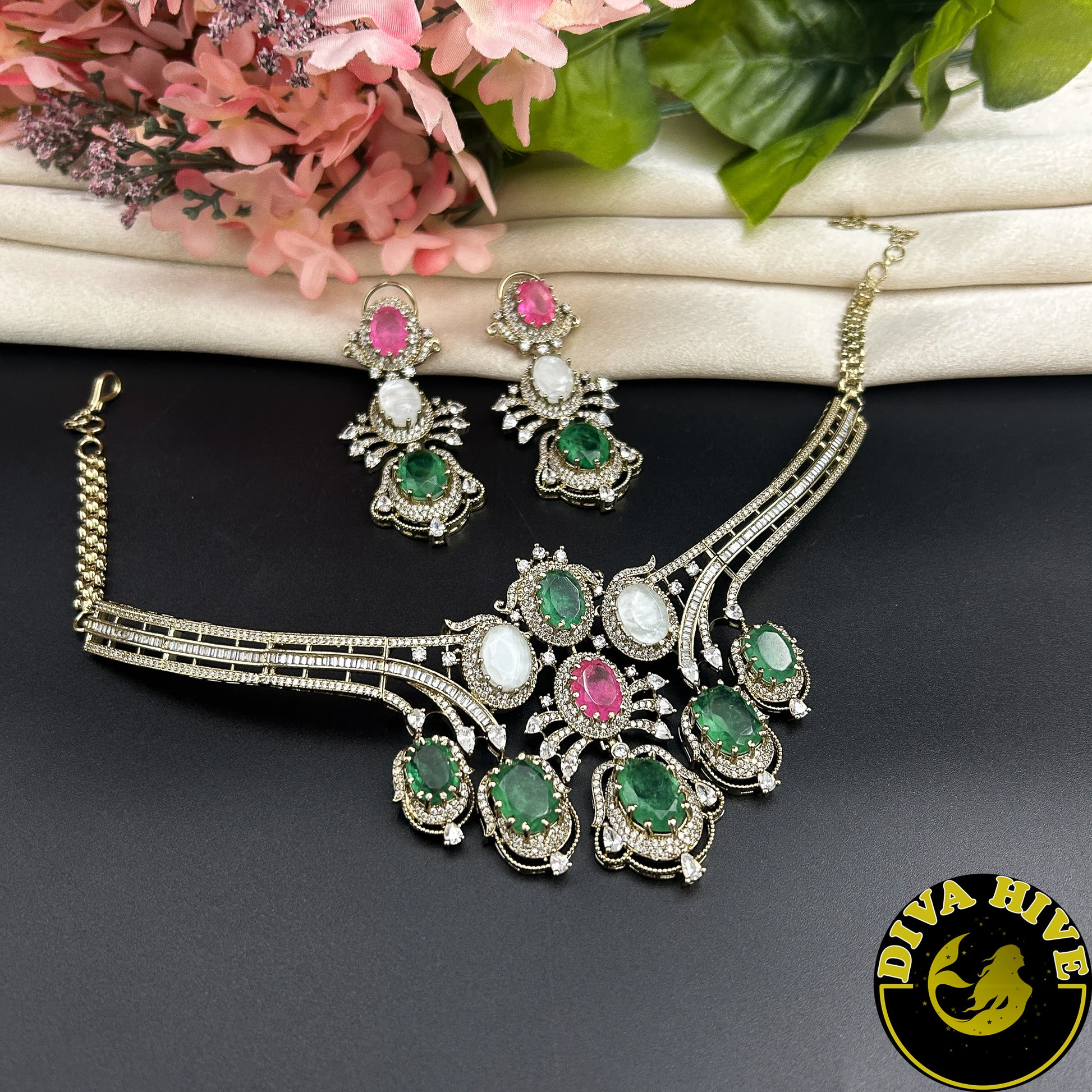 Inaaya Curve Necklace Set - Necklace -Choker, Doublet, Kundan, moissanite, Necklace - Divahive