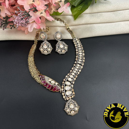 Inaaya Curve Necklace Set