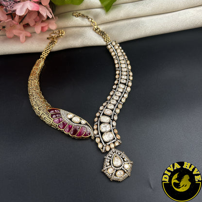 Inaaya Curve Necklace Set