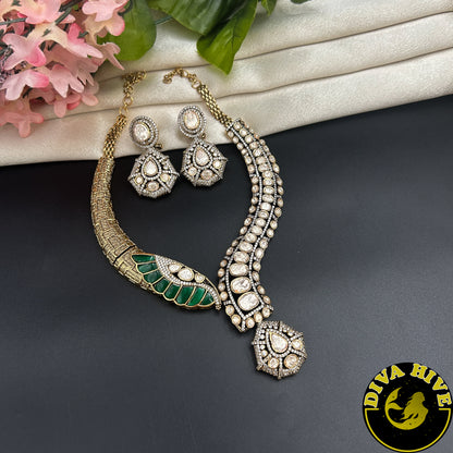 Inaaya Curve Necklace Set