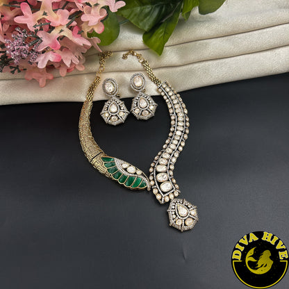 Inaaya Curve Necklace Set