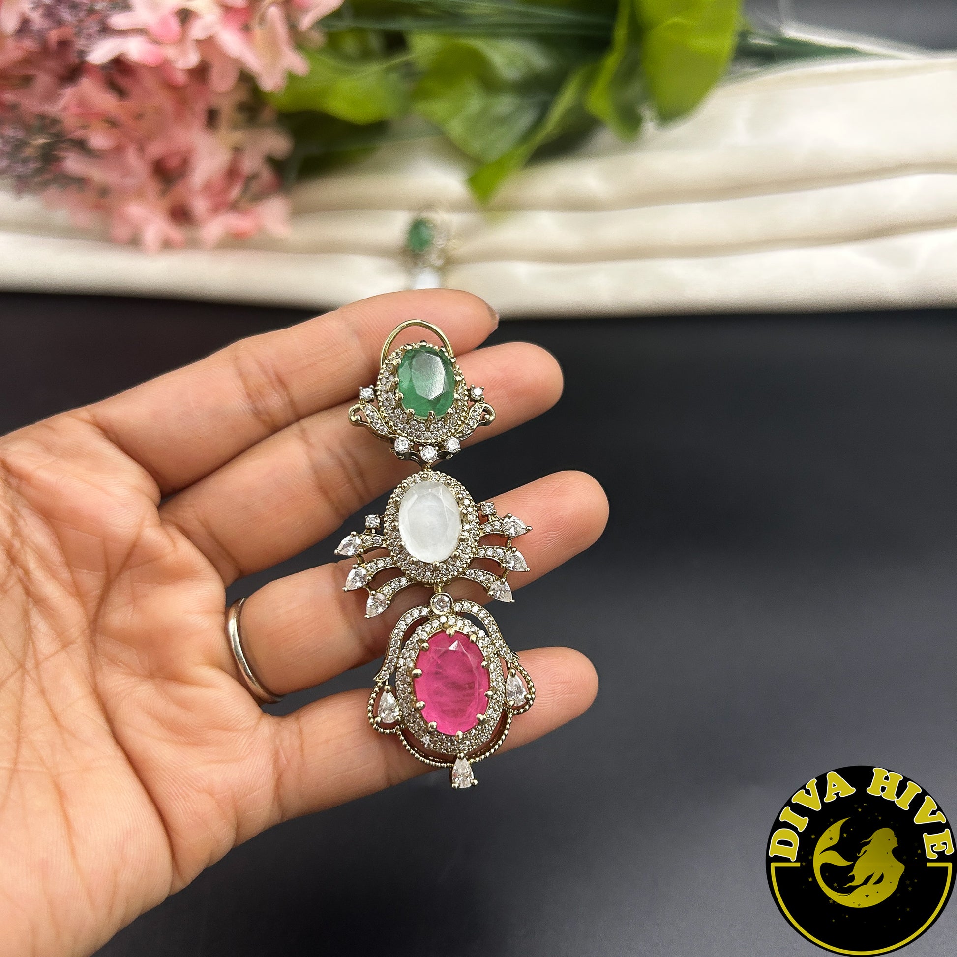Inaaya Curve Necklace Set - Necklace -Choker, Doublet, Kundan, moissanite, Necklace - Divahive