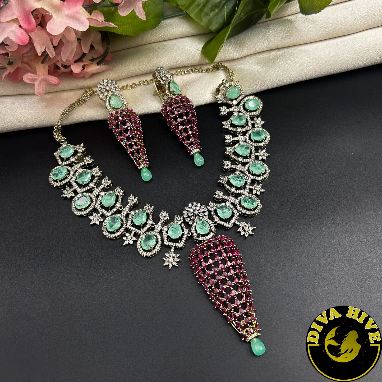 Aabha Curve Choker Set - Necklace -Choker, Doublet, Kundan, moissanite, Necklace - Divahive