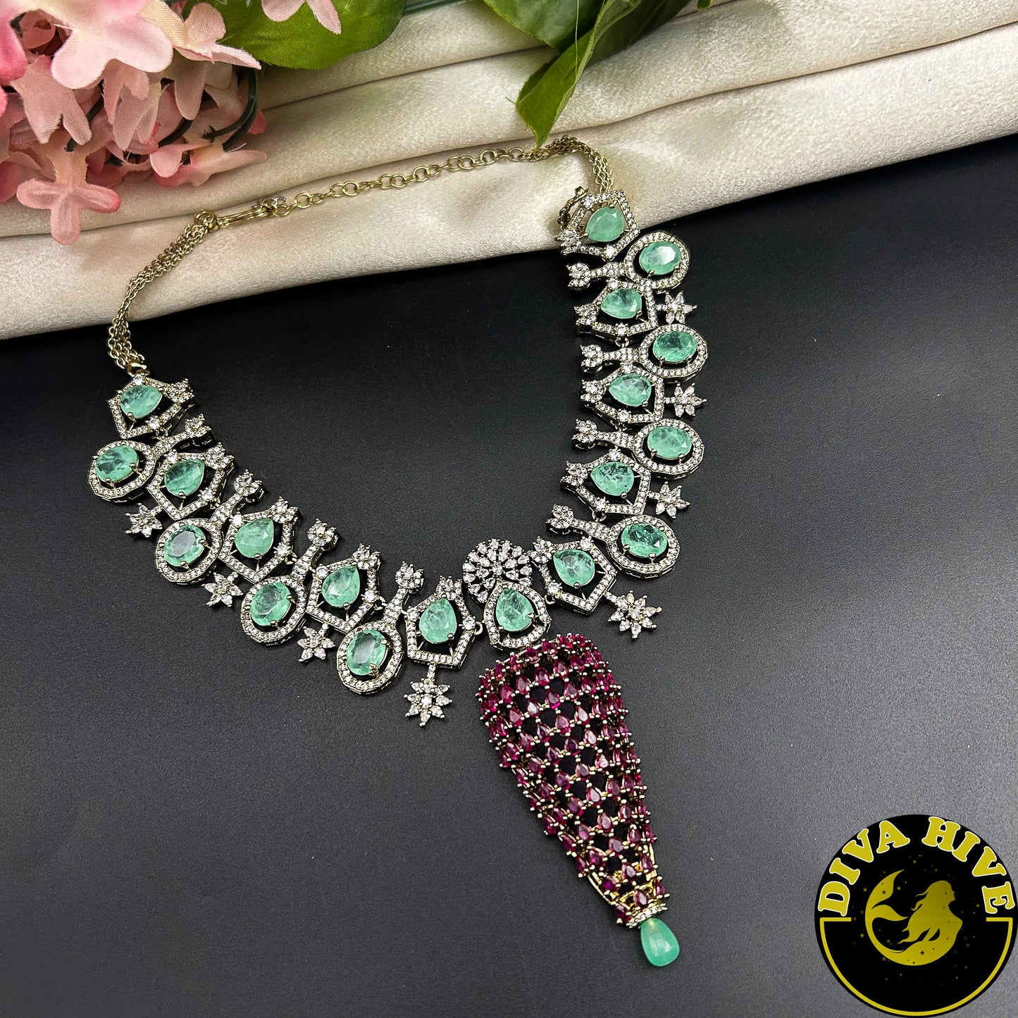 Aabha Curve Choker Set - Necklace -Choker, Doublet, Kundan, moissanite, Necklace - Divahive