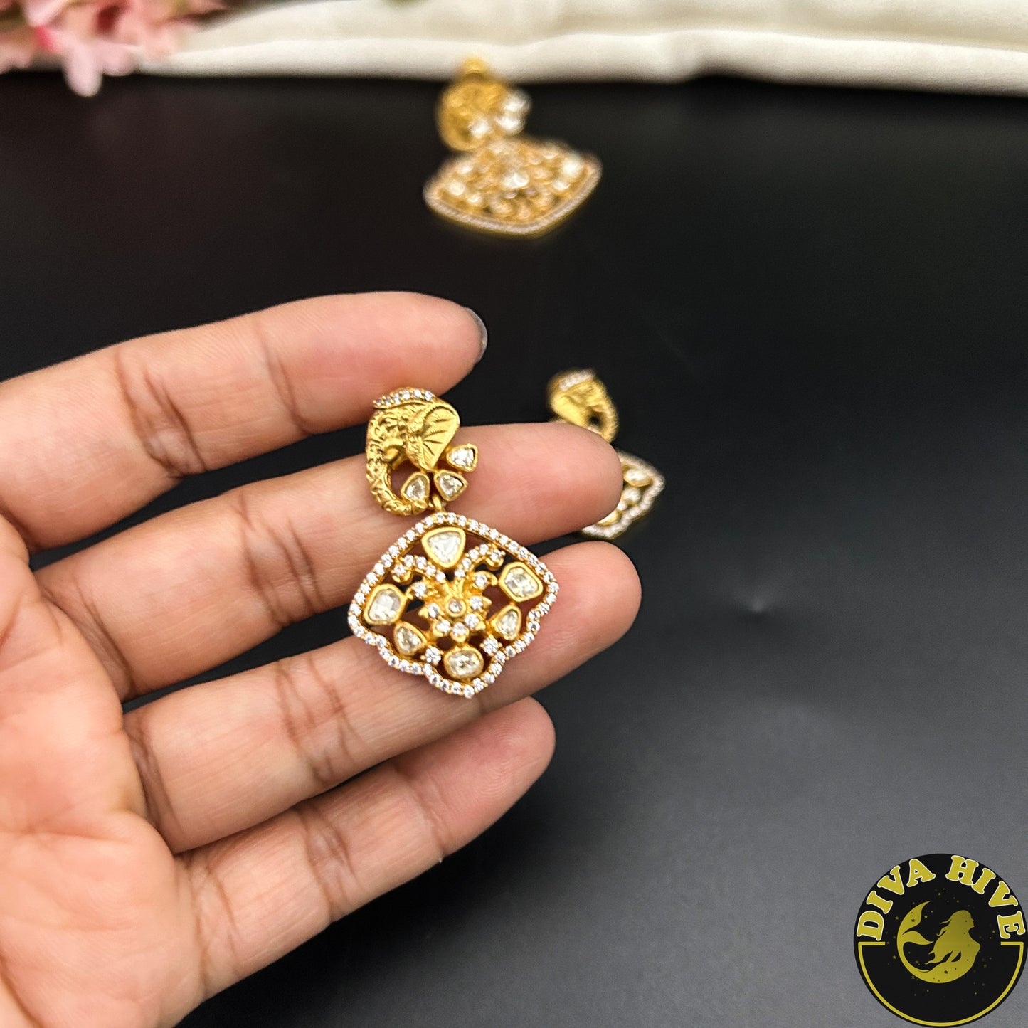 Aira Gaj Pendant Set