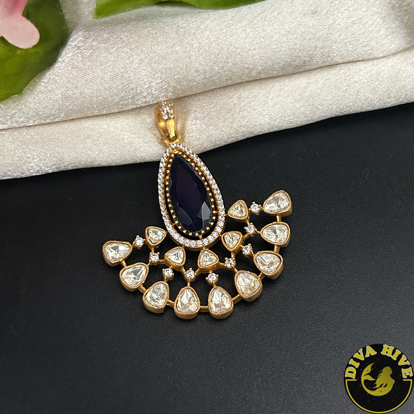 Inaaya 22K Gold Plated Pendant Set