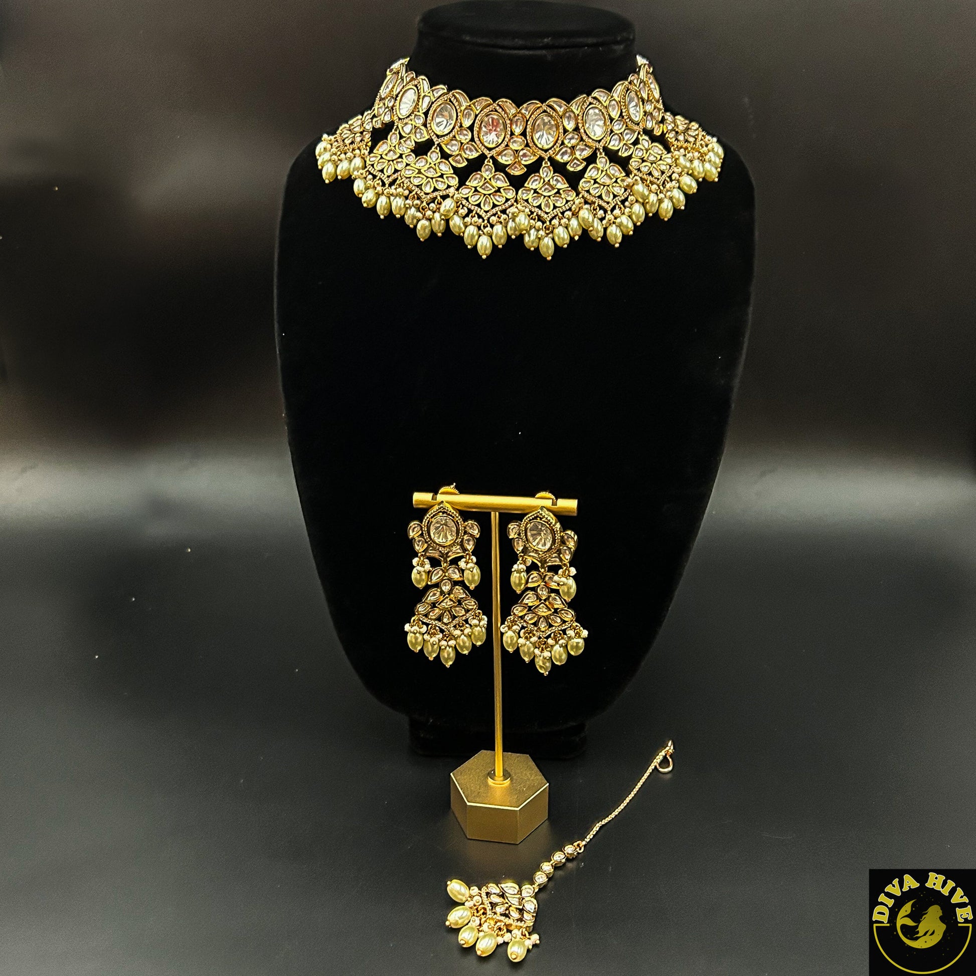 Premium Kundan Bridal/Semi Bridal Choker - Necklace -Bridal, Choker, Kundan - Divahive